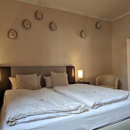 Altstadthotel Goldene Kugel Waren  Extérieur photo