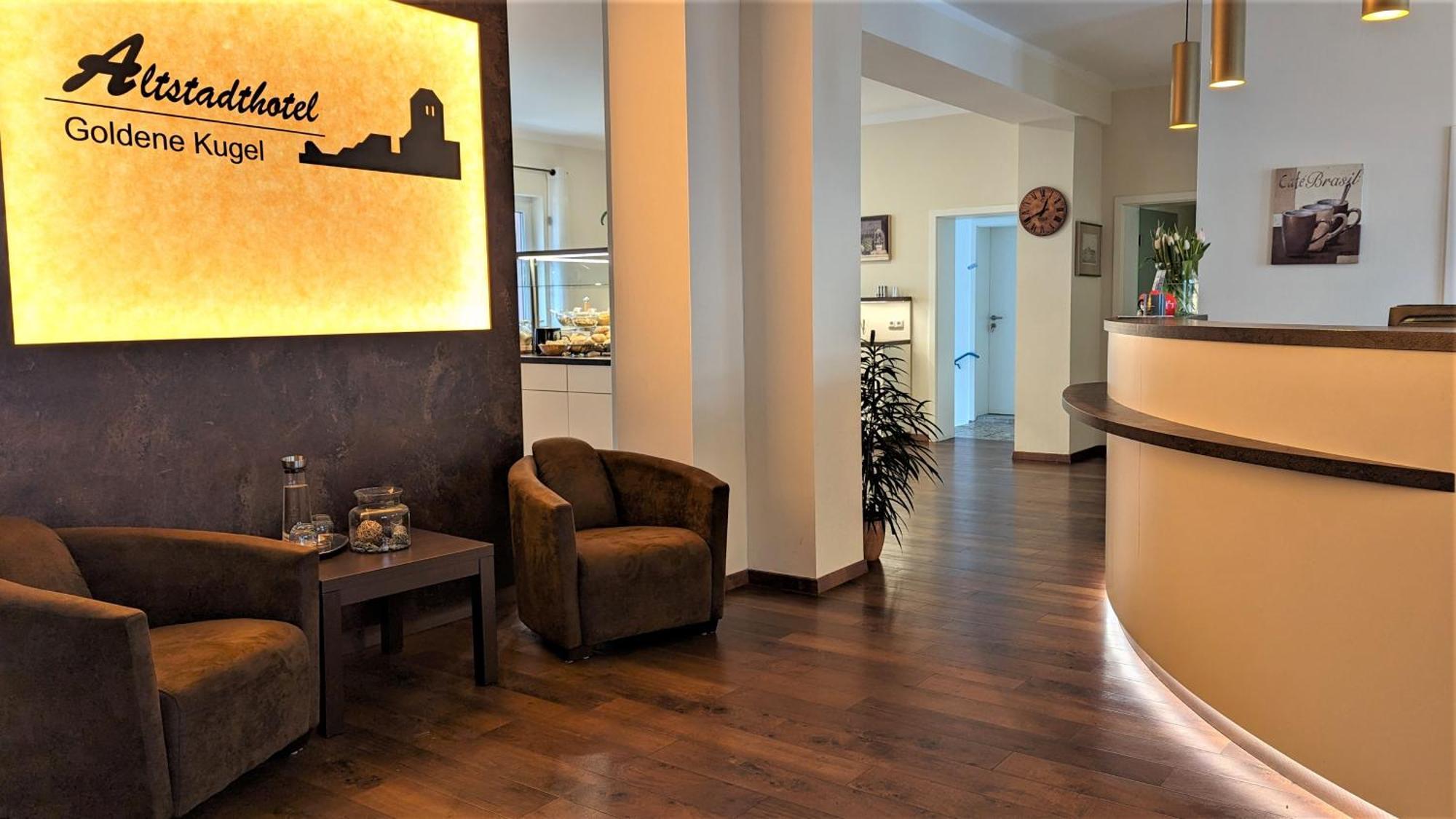 Altstadthotel Goldene Kugel Waren  Extérieur photo