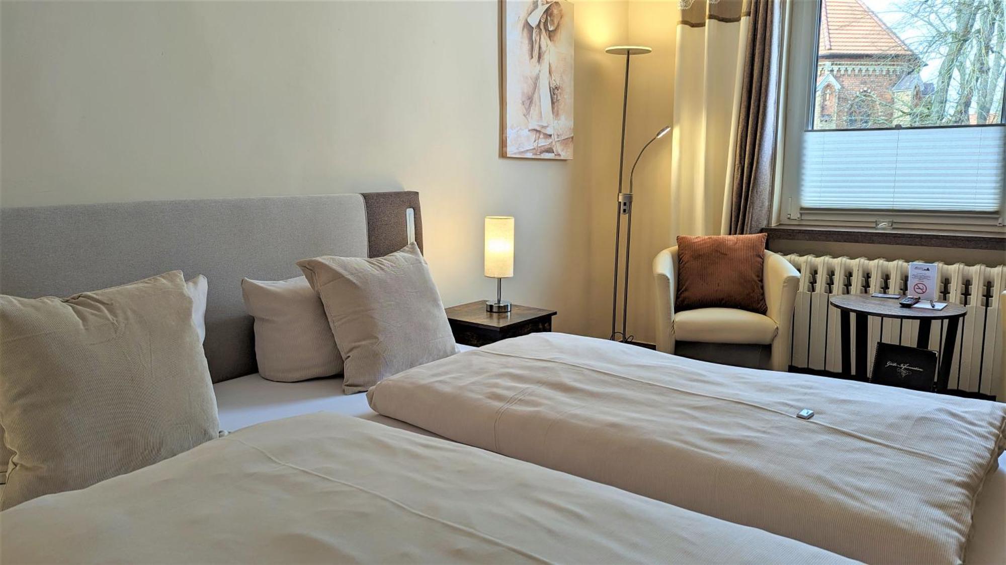 Altstadthotel Goldene Kugel Waren  Extérieur photo