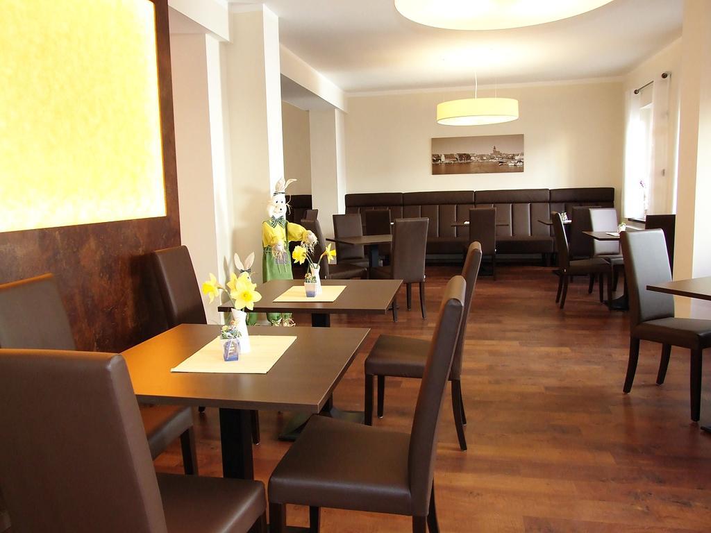 Altstadthotel Goldene Kugel Waren  Extérieur photo